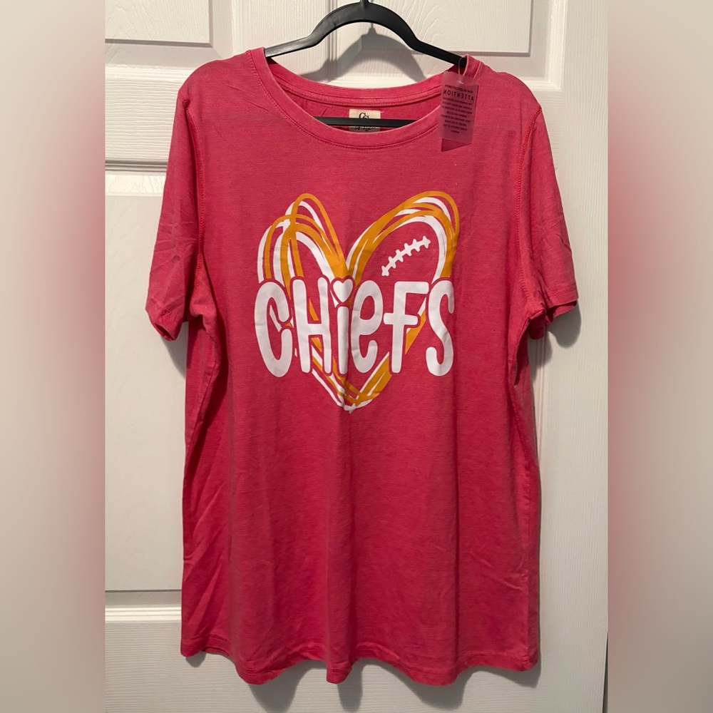 Women's Chiefs Heart Tee - Pink